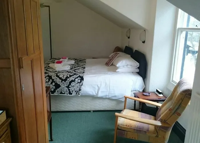 Lyndhurst Guest house 3*