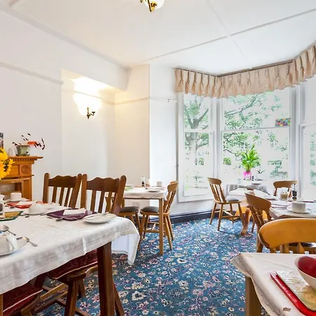 Lyndhurst Πανσιόν Κένταλ