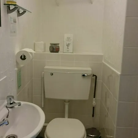 Lyndhurst Guest house 3*